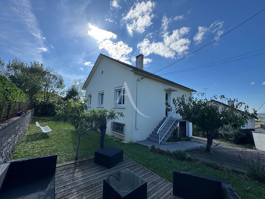 Maison à PUY-L&#039;EVEQUE