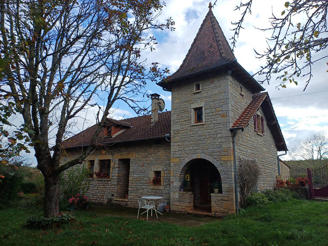 Maison à SALLES-COURBATIES