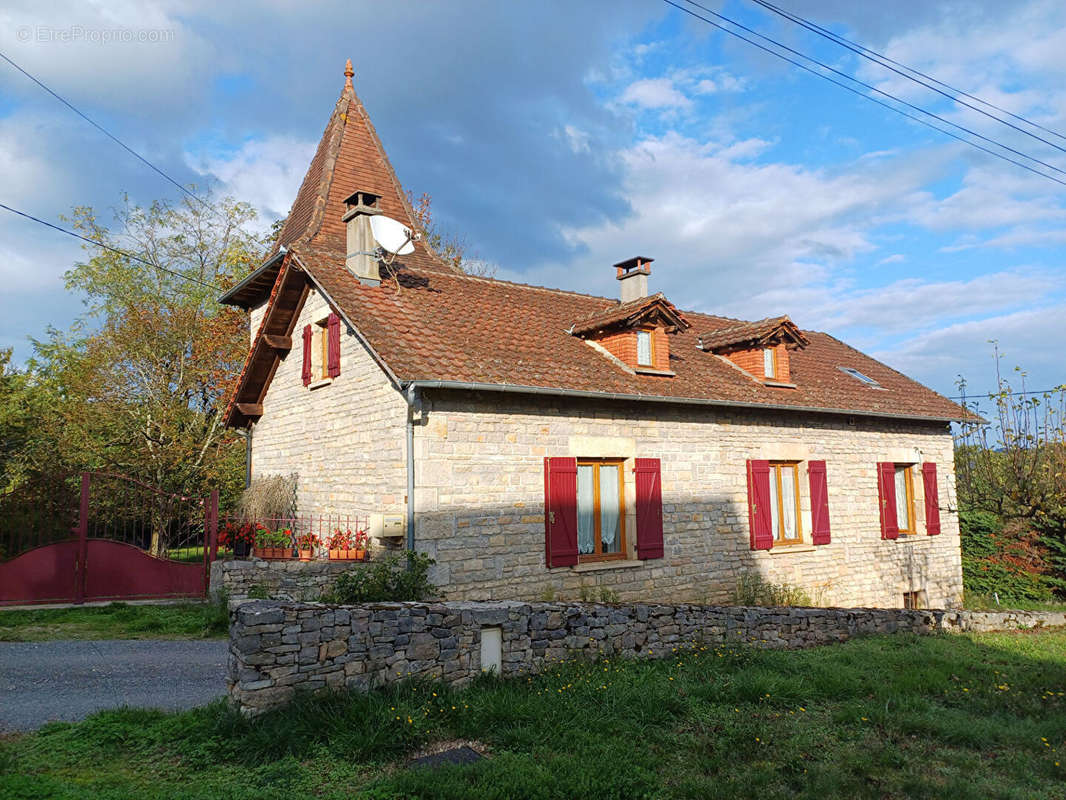 Maison à SALLES-COURBATIES