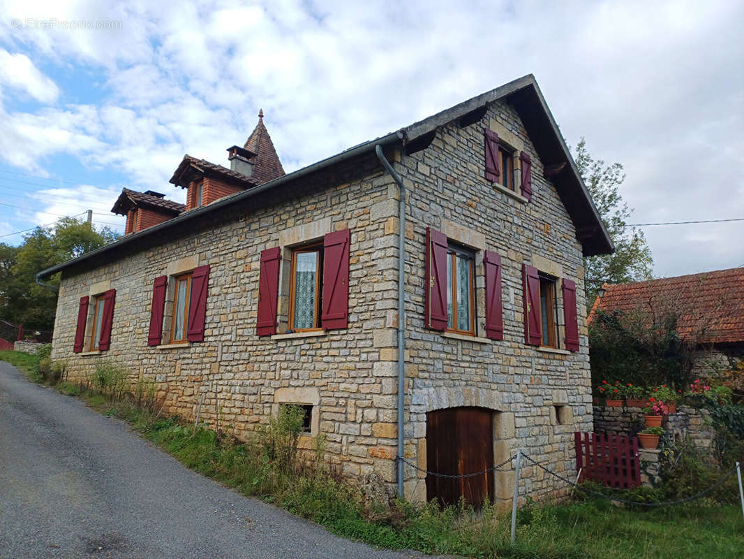 Maison à SALLES-COURBATIES