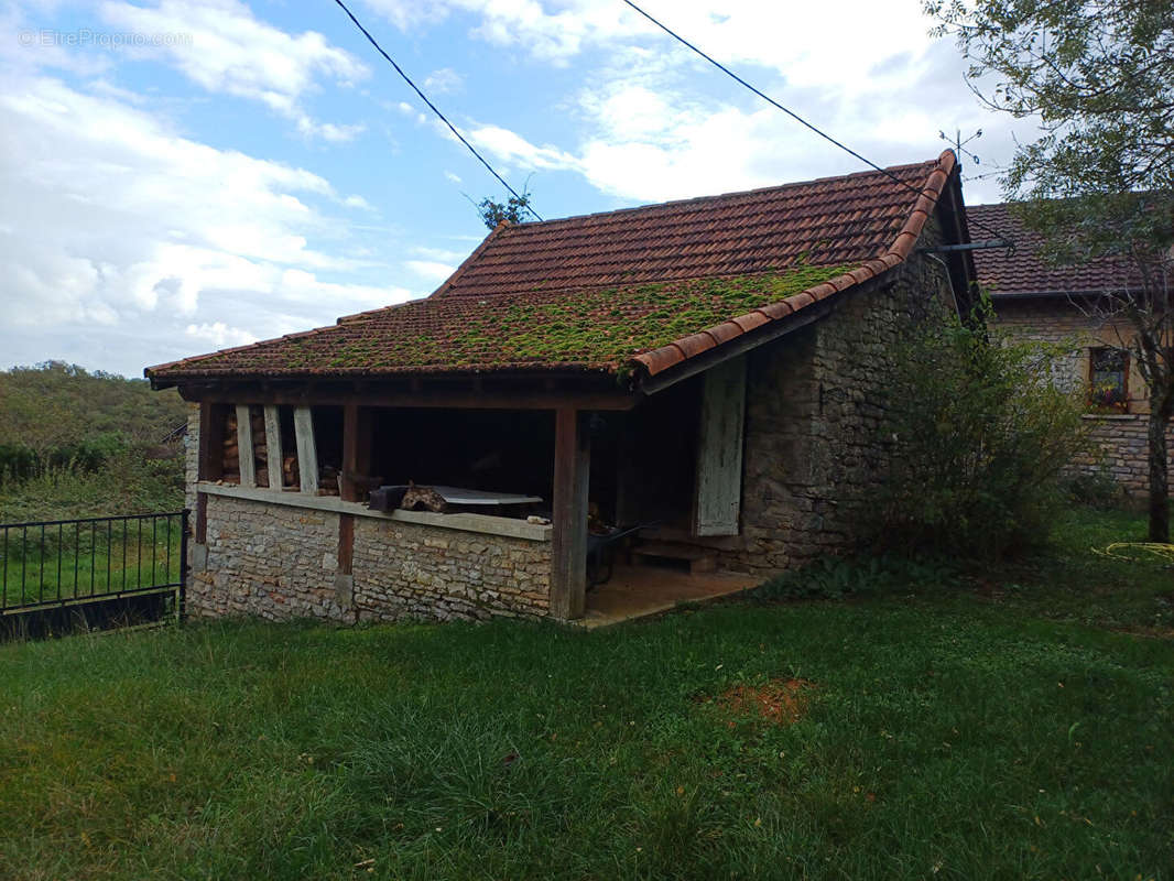 Maison à SALLES-COURBATIES