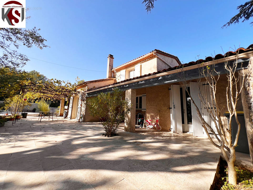 Maison à SAINT-MAXIMIN-LA-SAINTE-BAUME