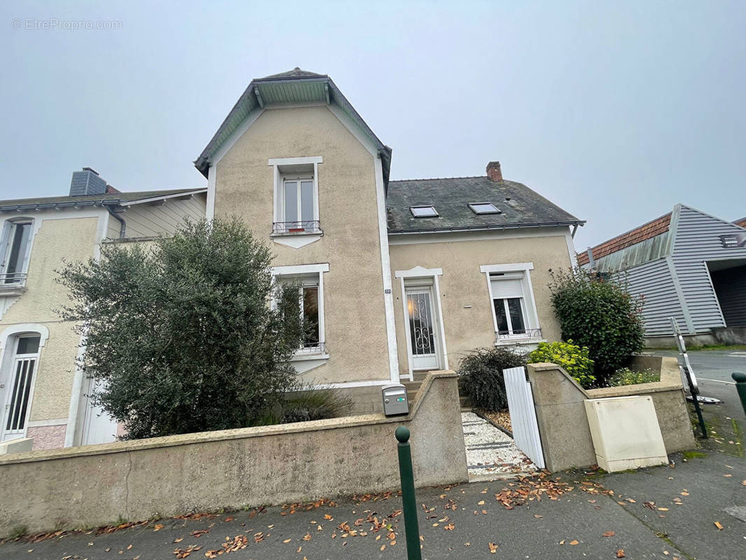 Maison à SAINT-MACAIRE-EN-MAUGES