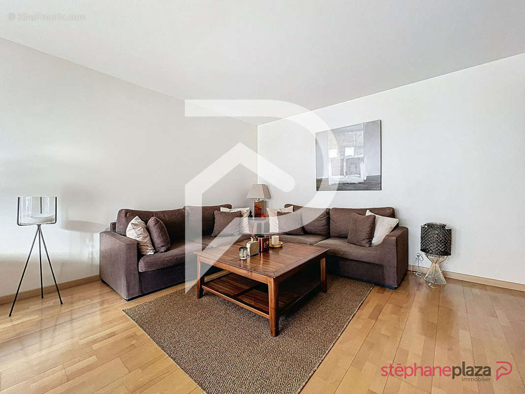 Appartement à COURBEVOIE