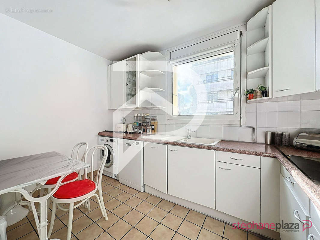 Appartement à COURBEVOIE