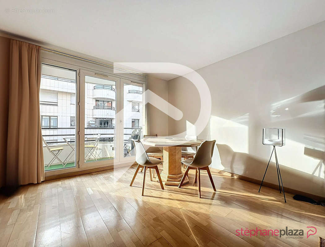 Appartement à COURBEVOIE