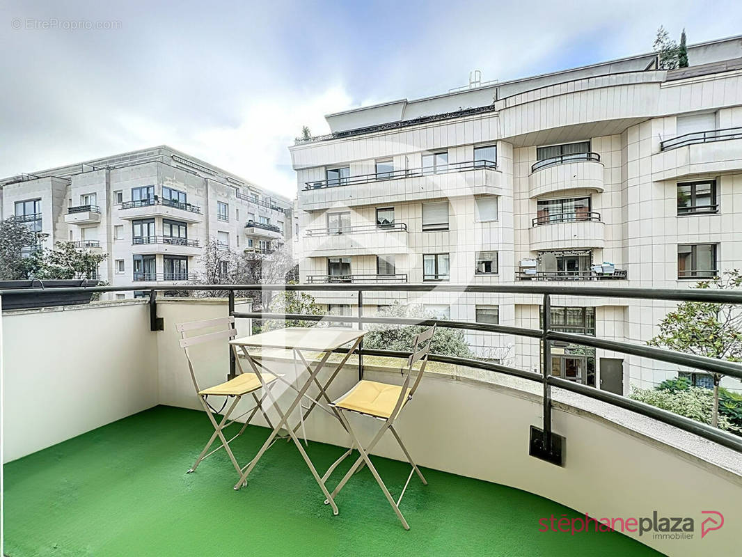 Appartement à COURBEVOIE