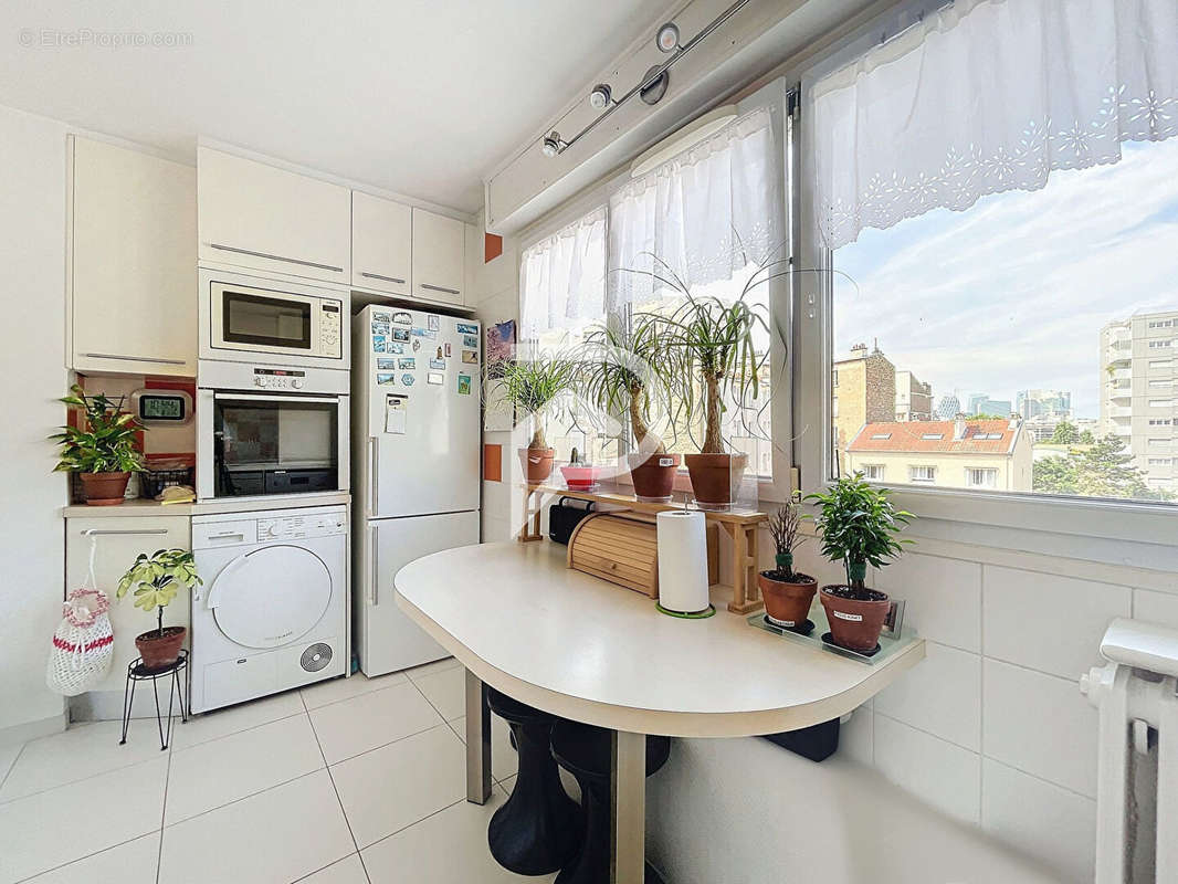 Appartement à COURBEVOIE