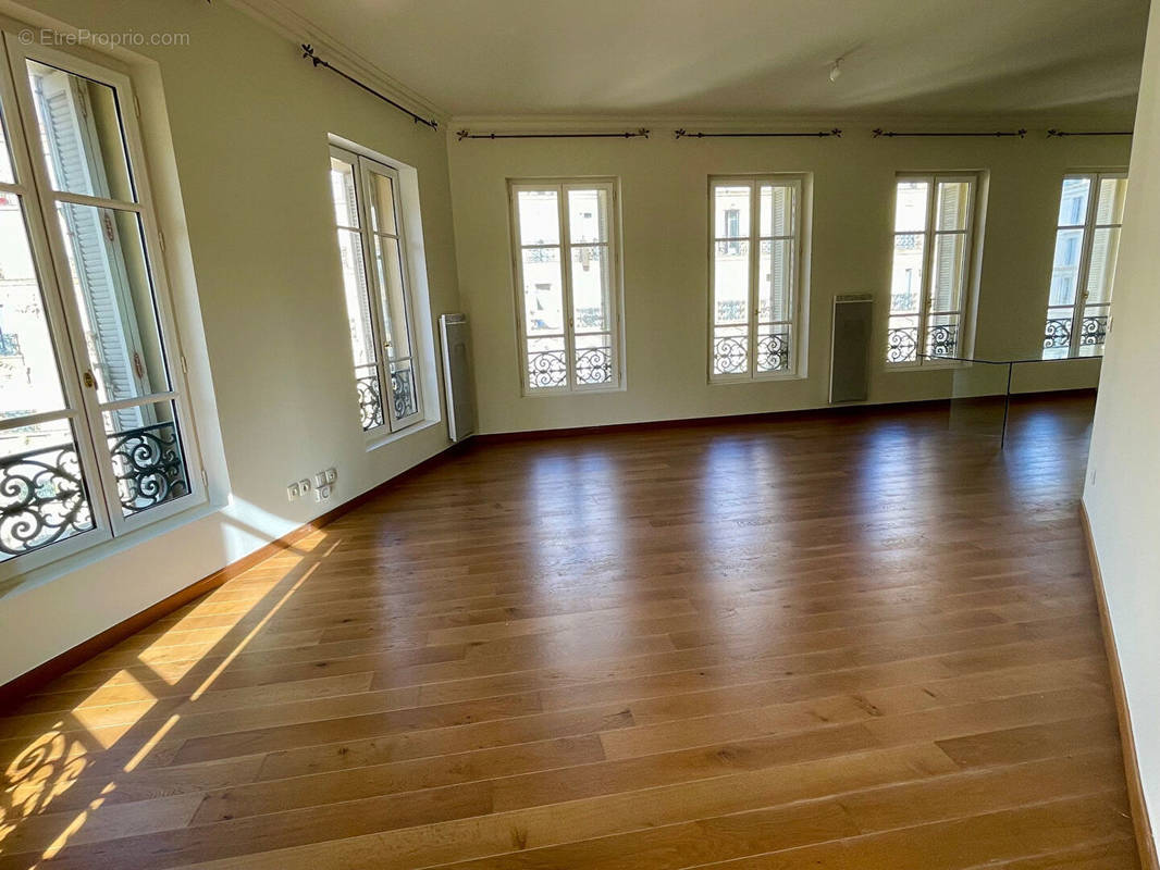 Appartement à MARSEILLE-2E