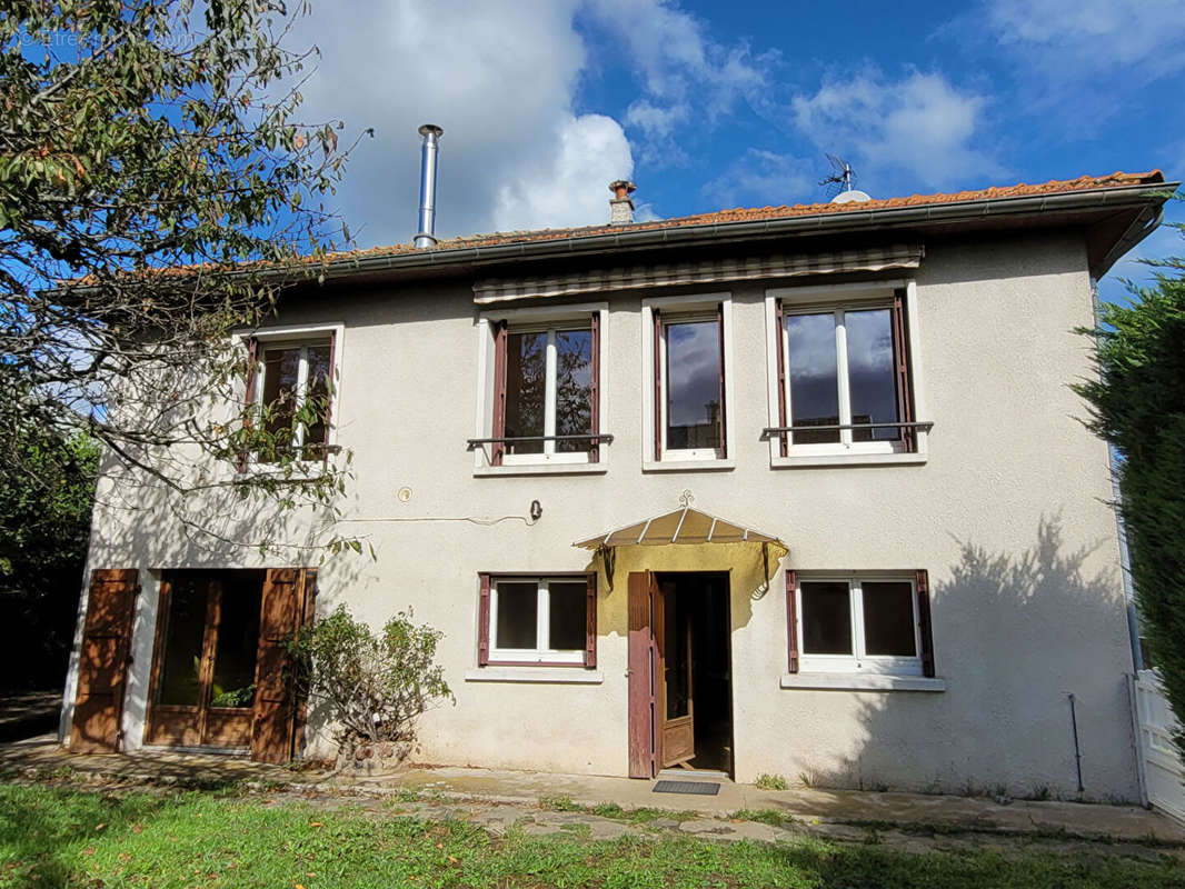 Maison à BRIVES-CHARENSAC