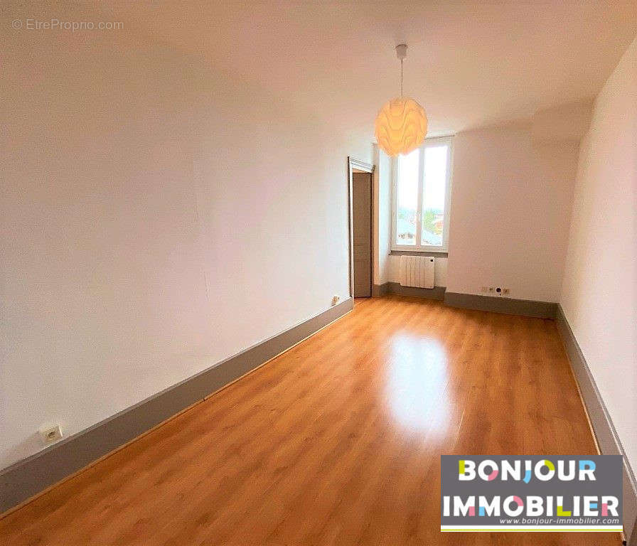 Chambre T4 2ème étage - Appartement à SAINT-LAURENT-DU-PONT