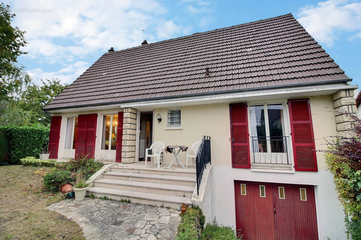 Maison à SAINTE-GENEVIEVE-DES-BOIS