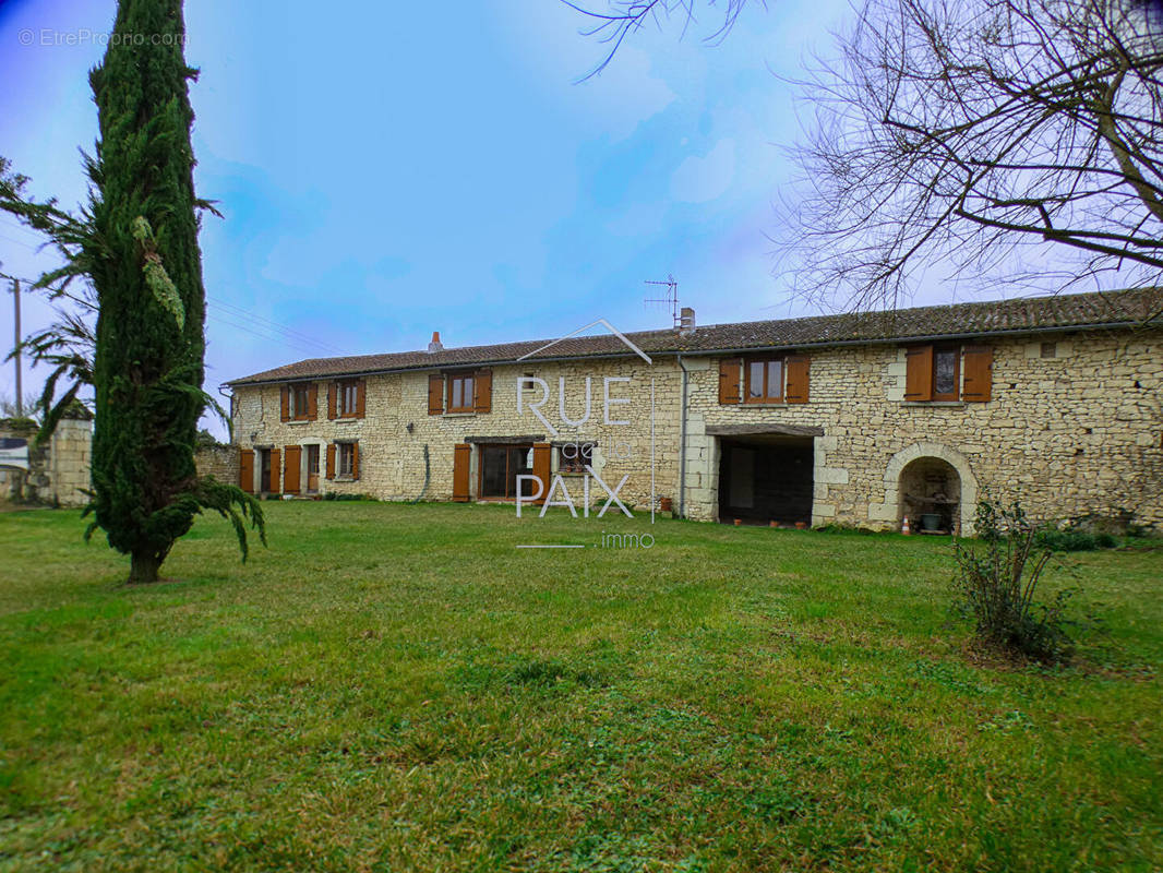 Maison à SAVIGNY-SOUS-FAYE