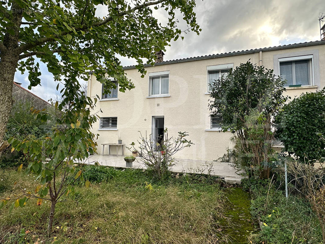 Maison à AUSSILLON