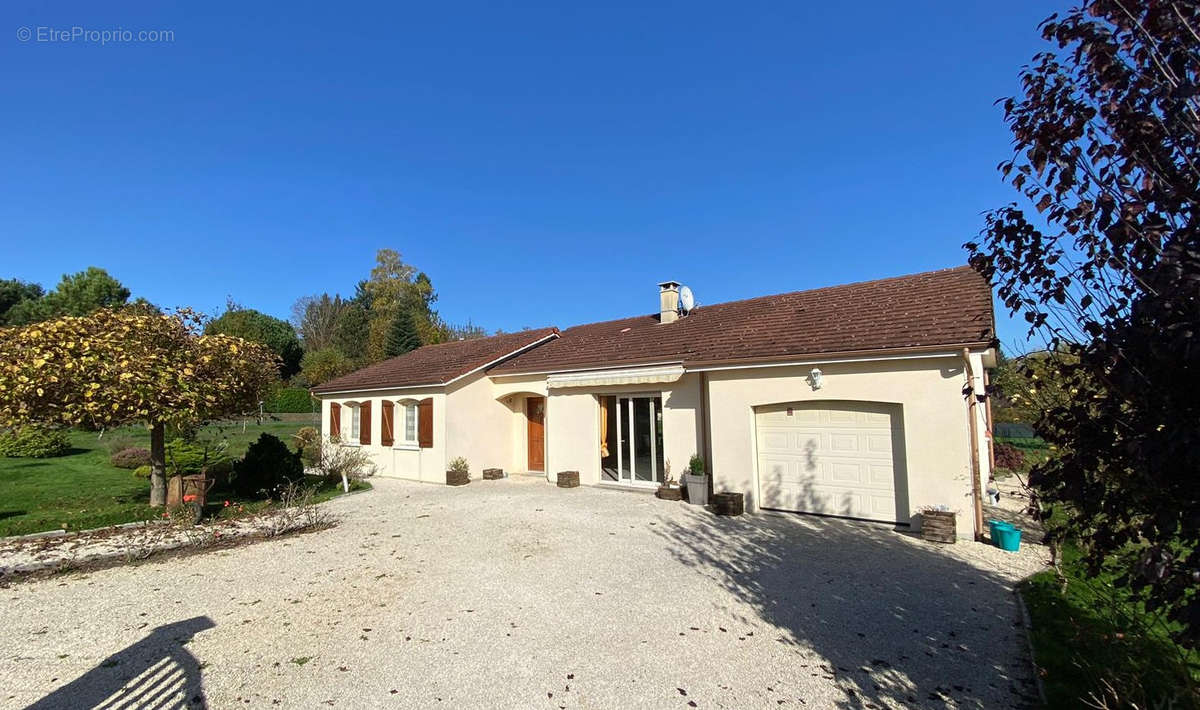 Maison à SAINT-YRIEIX-LA-PERCHE