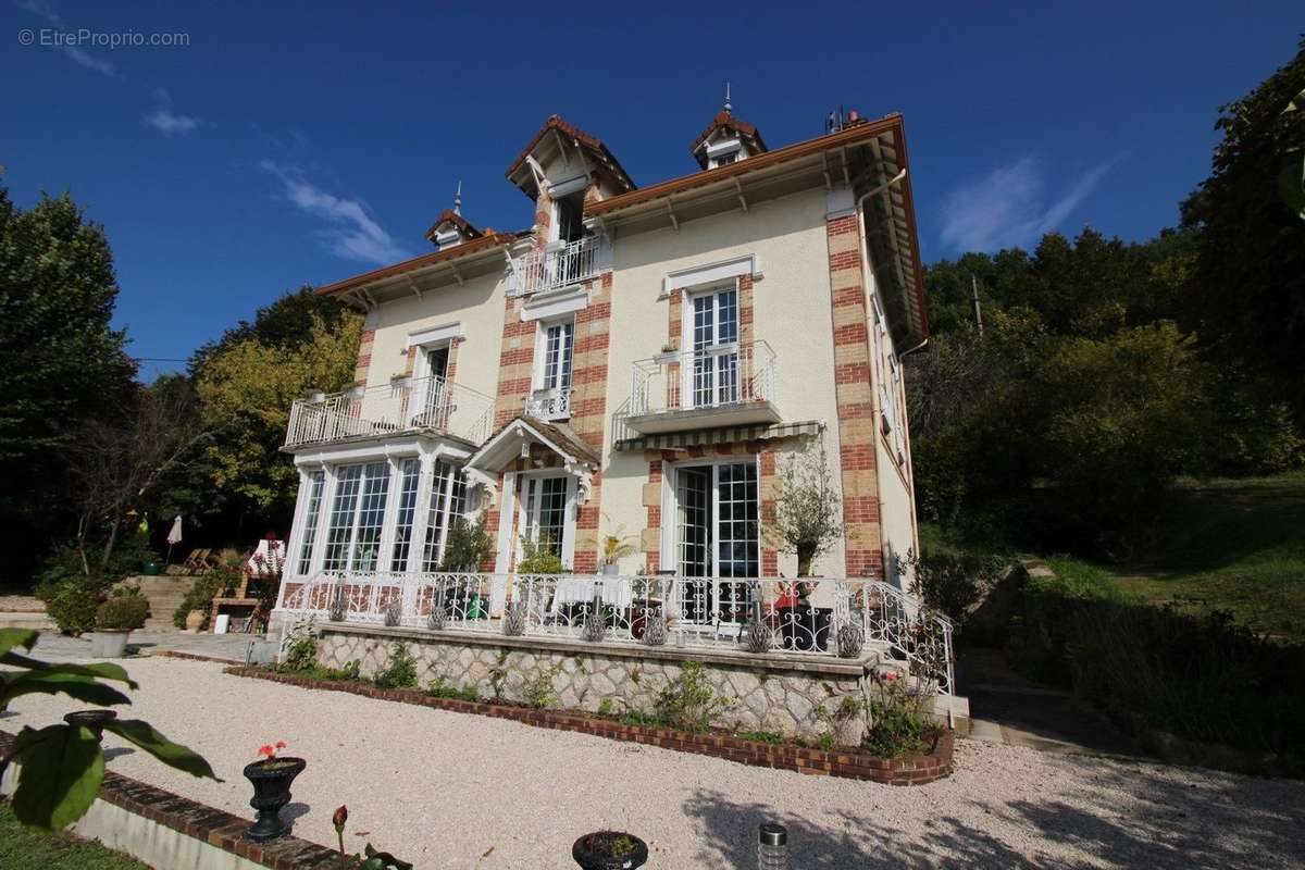 Maison à VERNOU-LA-CELLE-SUR-SEINE