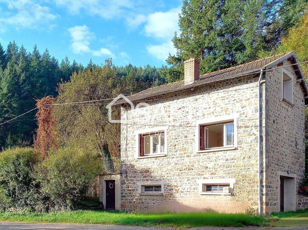 Photo 1 - Maison à LAMURE-SUR-AZERGUES