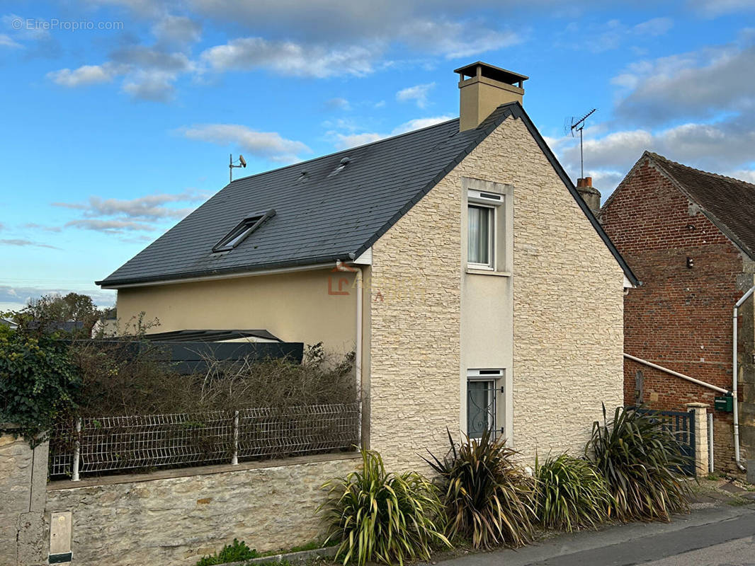 Maison à ARGENCES