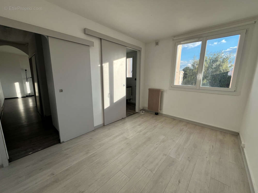 Appartement à LES CLAYES-SOUS-BOIS