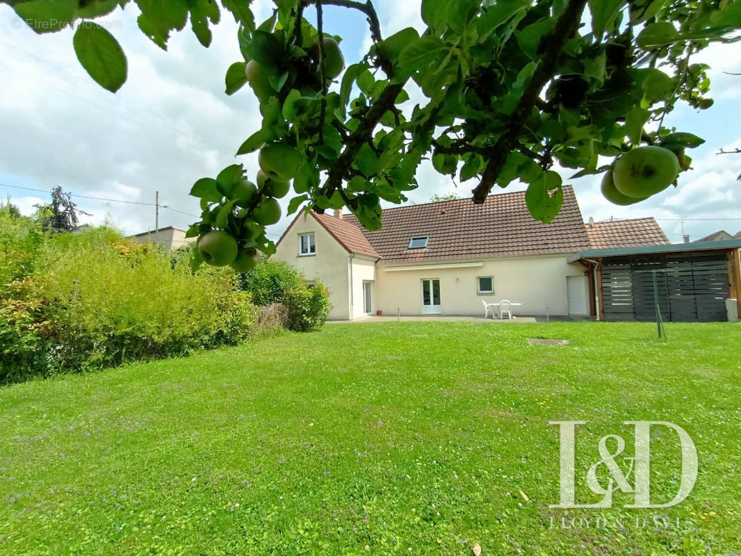 Maison à LA CHAPELLE-SUR-OREUSE