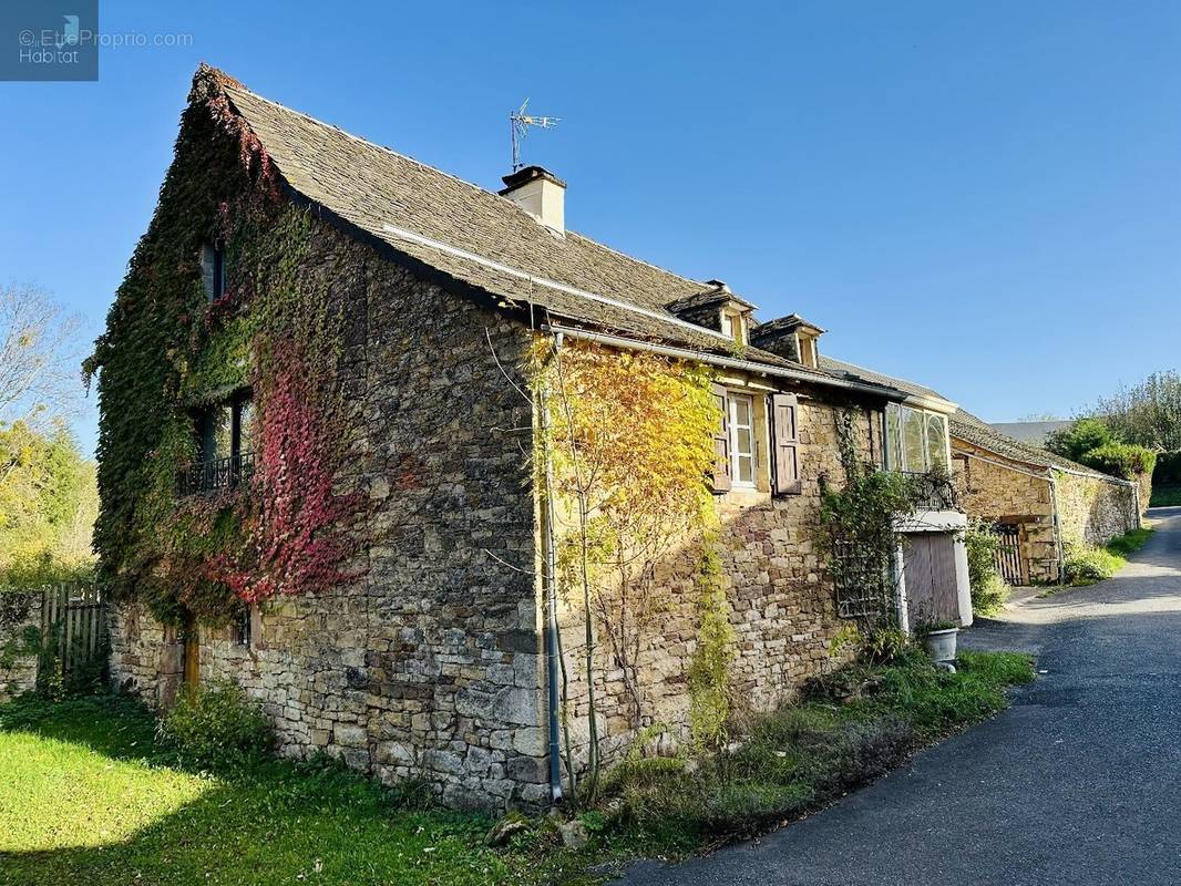 Maison à AGEN-D&#039;AVEYRON