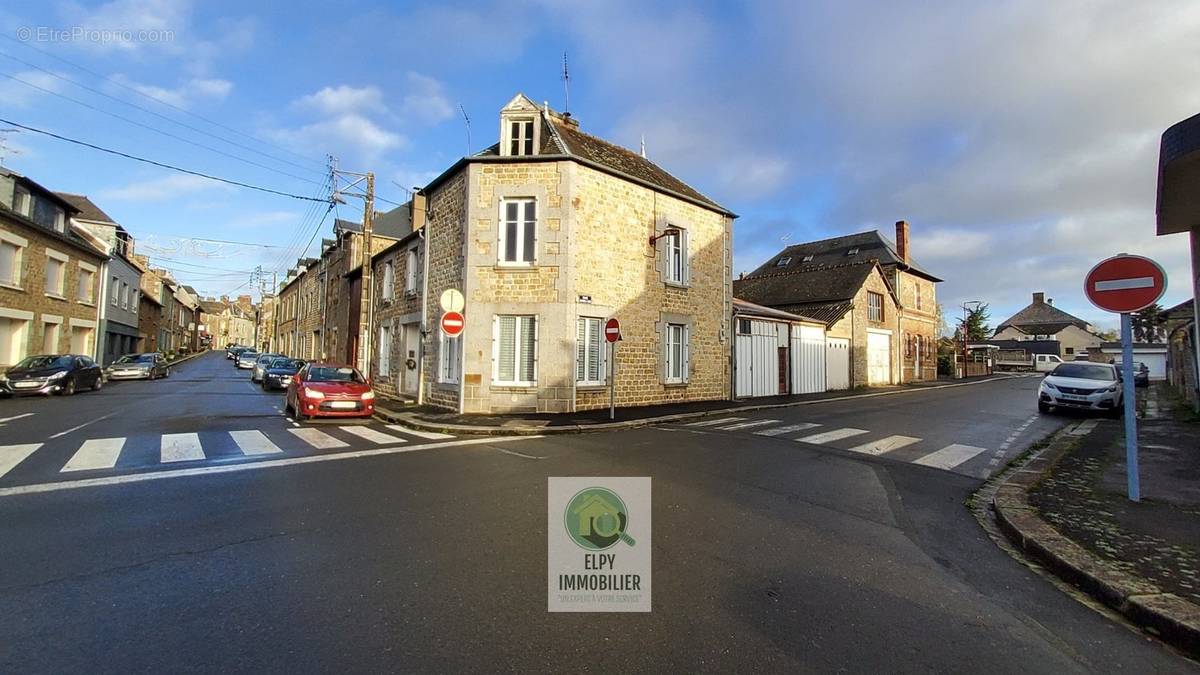 Maison à SAINT-BRICE-EN-COGLES