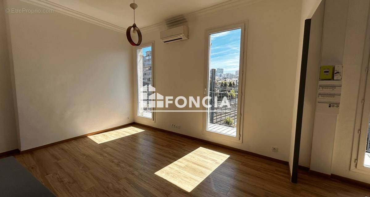 Appartement à MARSEILLE-4E