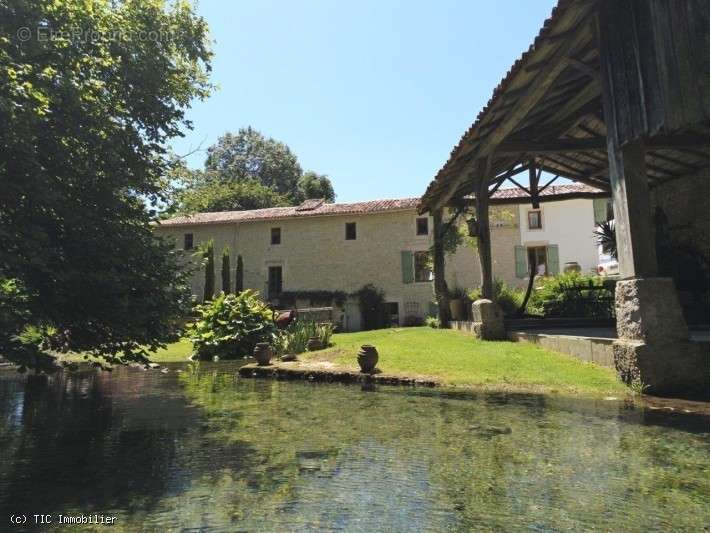 Maison à CHEF-BOUTONNE