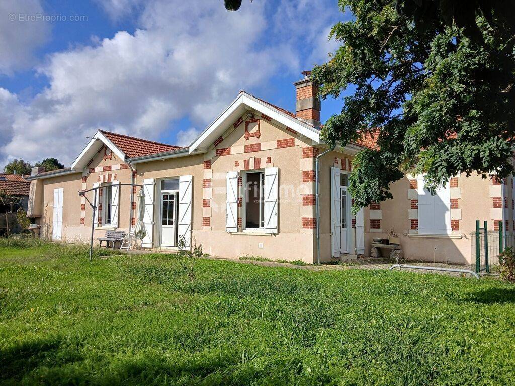 Maison à AMBARES-ET-LAGRAVE