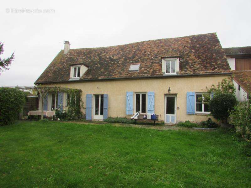 Maison à CHERISY