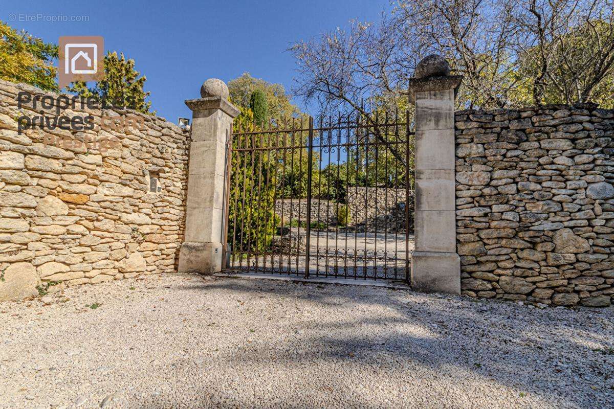 Maison à GORDES