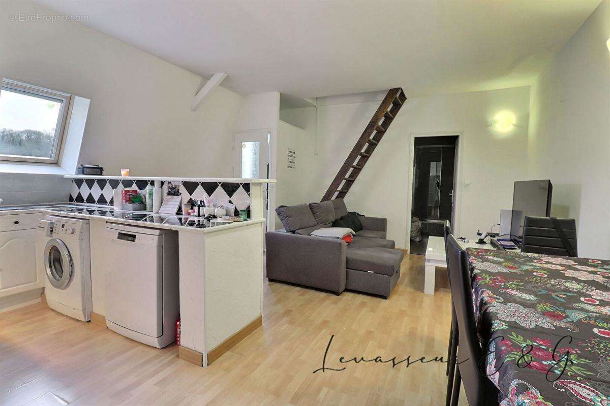 Appartement à MOUY