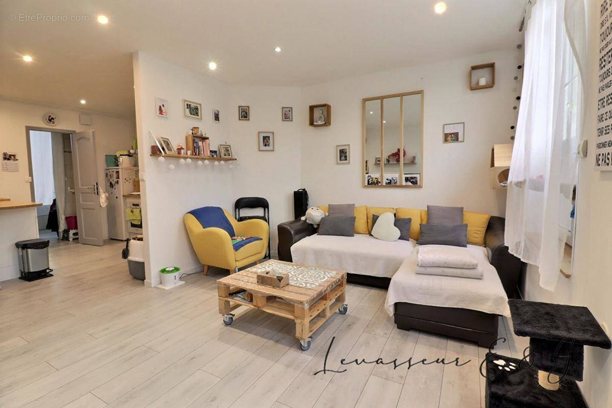 Appartement à MOUY