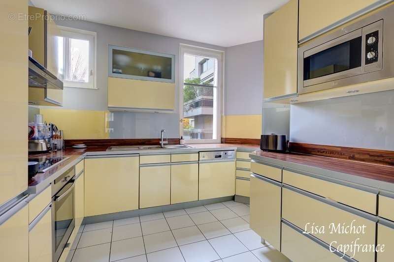 Appartement à NEUILLY-SUR-SEINE