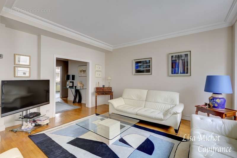 Appartement à NEUILLY-SUR-SEINE