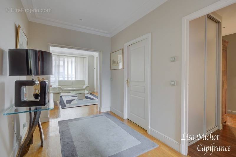 Appartement à NEUILLY-SUR-SEINE