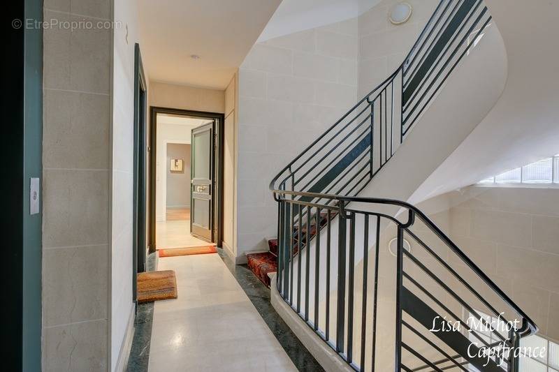 Appartement à NEUILLY-SUR-SEINE