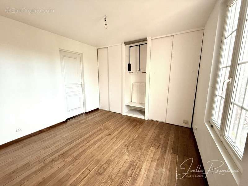 Appartement à SANTEUIL