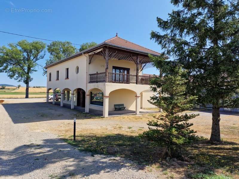 Appartement à MIRECOURT