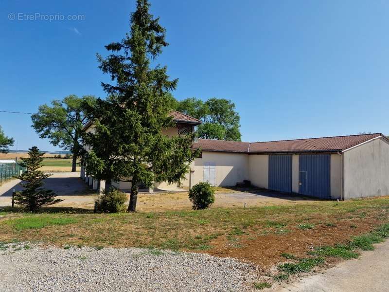 Appartement à MIRECOURT