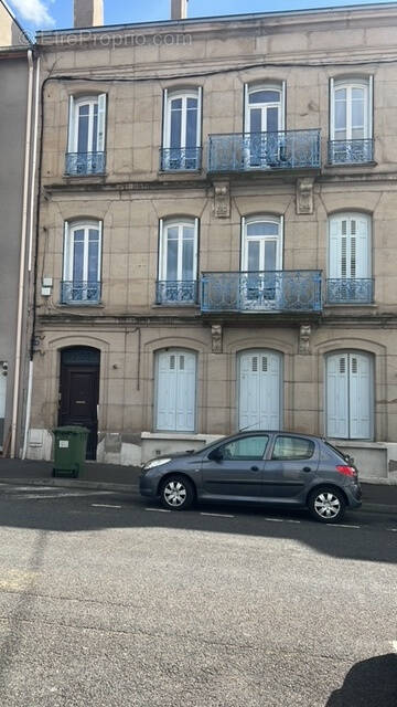 Appartement à LE CHAMBON-FEUGEROLLES