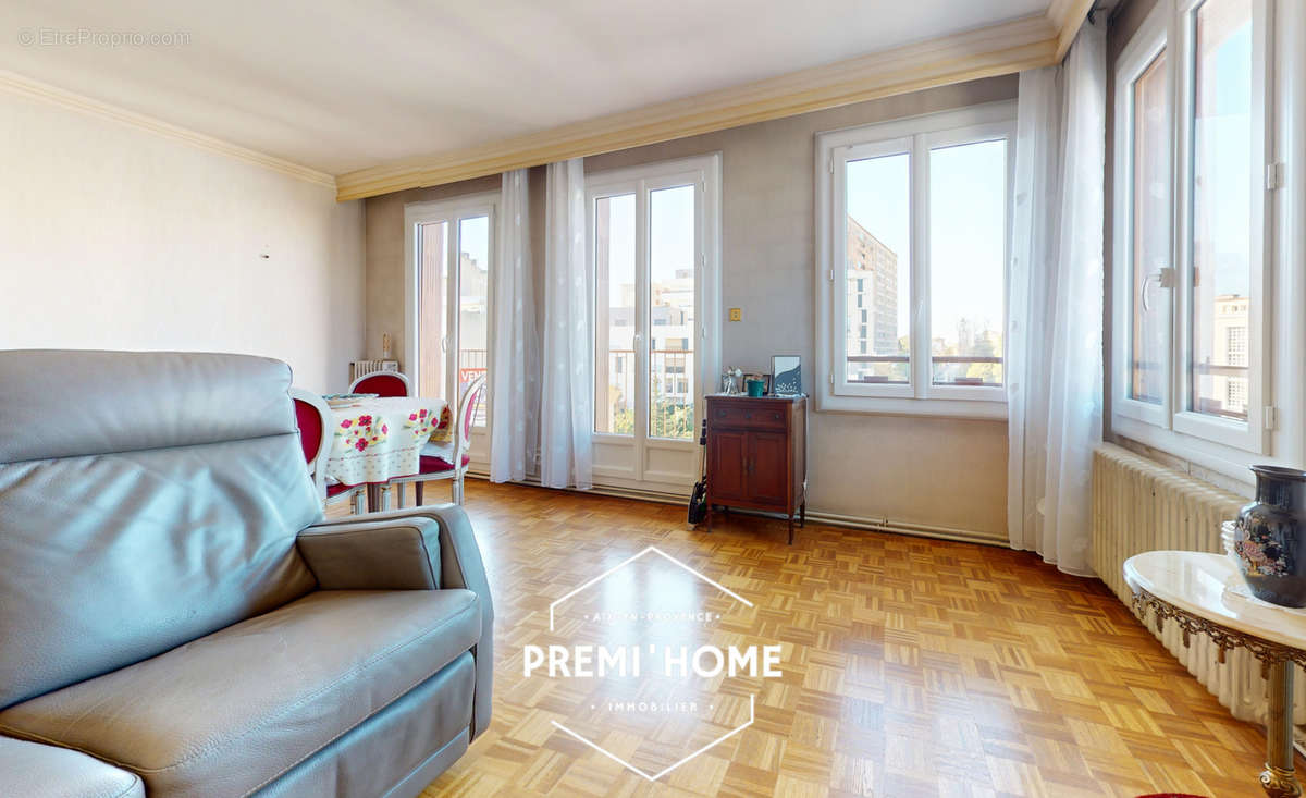 Appartement à MARSEILLE-4E