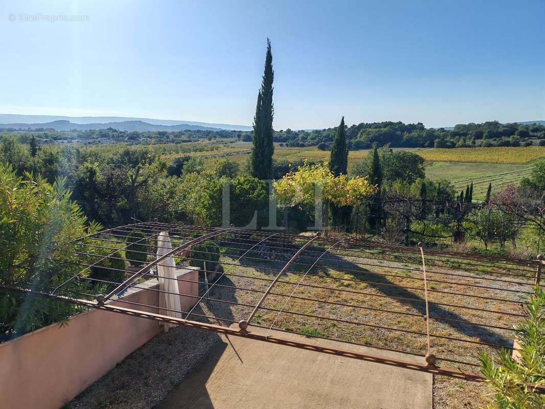 Maison à SAINT-SATURNIN-LES-APT