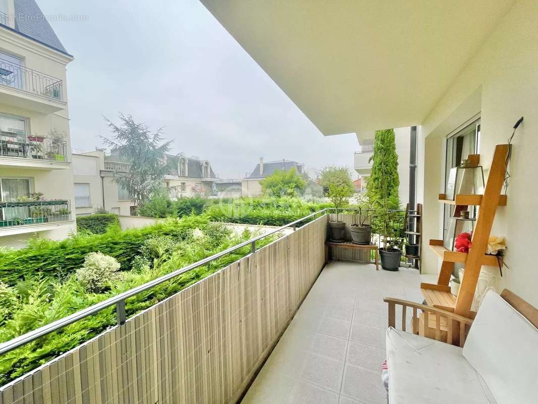 Appartement à LA GARENNE-COLOMBES