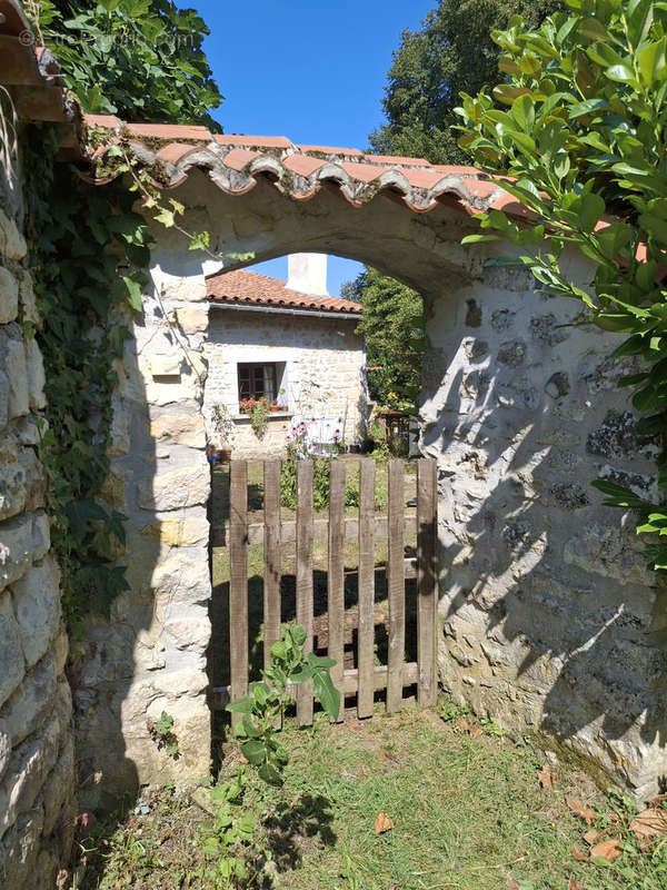 Maison à CHASSENEUIL-SUR-BONNIEURE