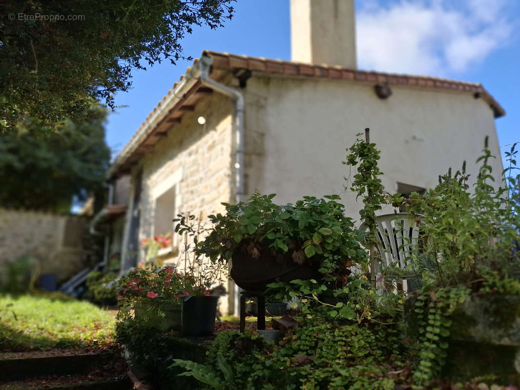 Maison à CHASSENEUIL-SUR-BONNIEURE