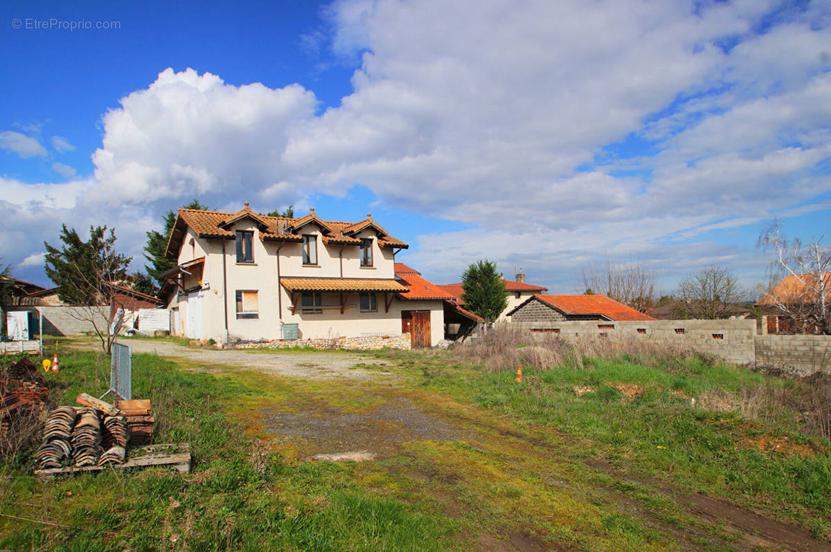 Maison à LUCENAY