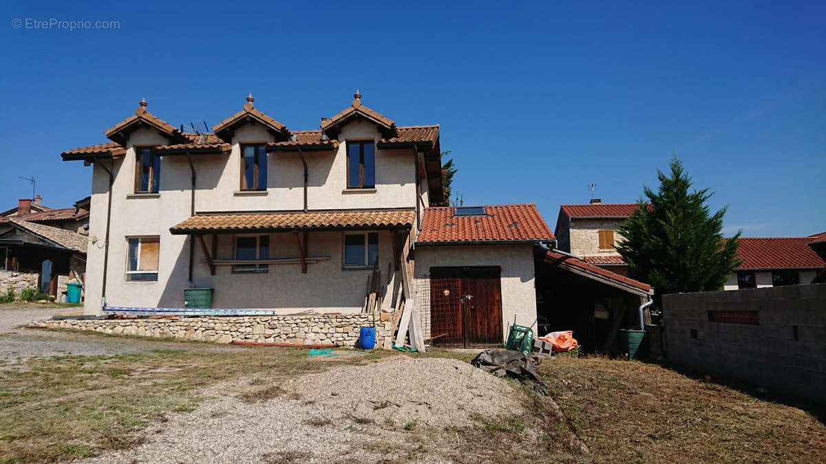 Maison à LUCENAY