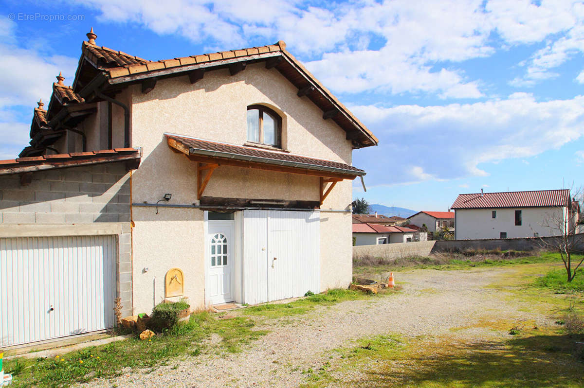 Maison à LUCENAY