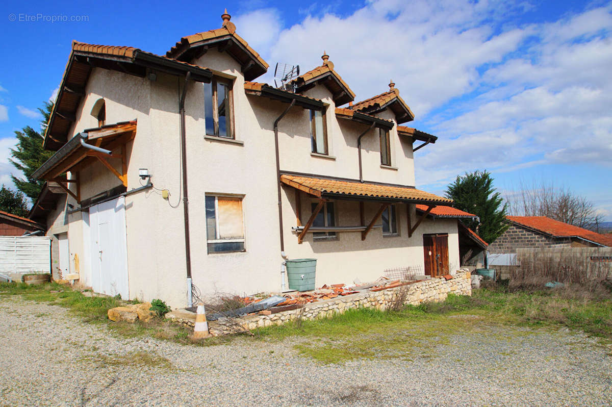 Maison à LUCENAY